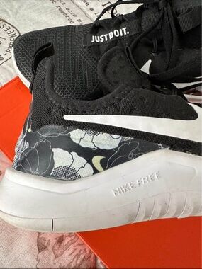 Nike Black and White Floral-Accent Running Shoes